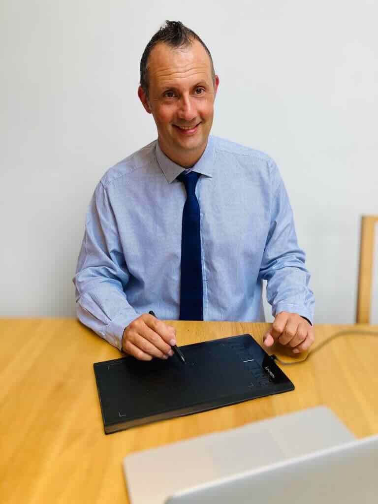 Mike Castle has helped more than 200 students across the UK and internationally achieve exceptional results in GCSE, IGCSE and A-Level Science